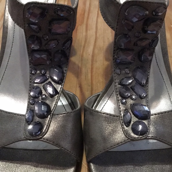 Style&co unreal pewter heel. - Picture 2 of 4